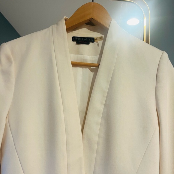 Alice + Olivia Off-White Blazer - Picture 2 of 6